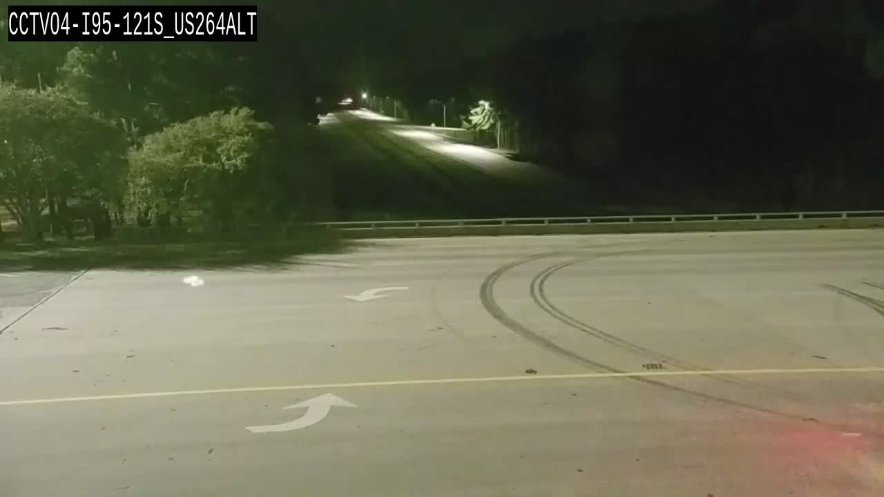 Traffic camera: I-95 southbound near mile marker 121 at US 264ALT