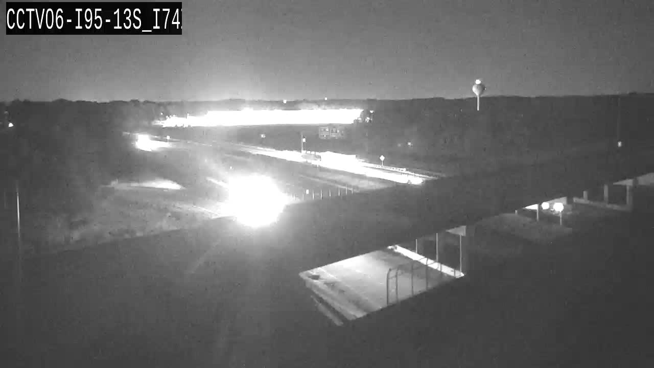 Traffic camera: I-95 southbound near mile marker 13 at I-74